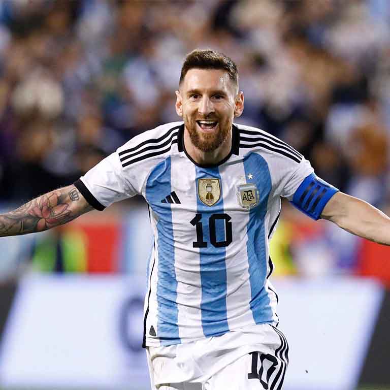 Messi Arriba A Catar Para Liderar A La Argentina