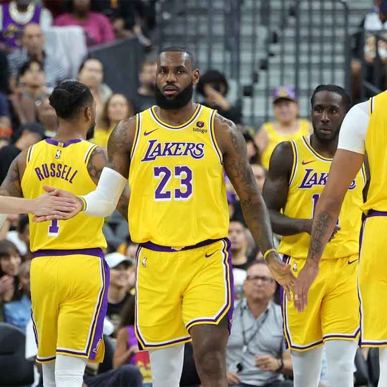 Los Lakers Dominan a los Clippers