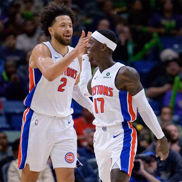 Jugadores de los Pistons de Detroit celebrando